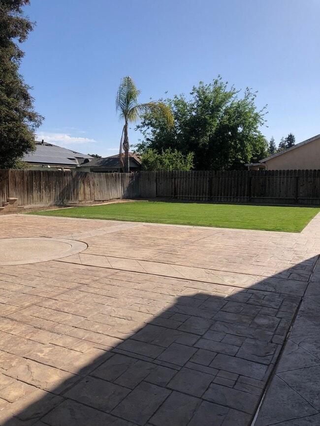 Building Photo - JUST REDUCED! Stone Creek Home