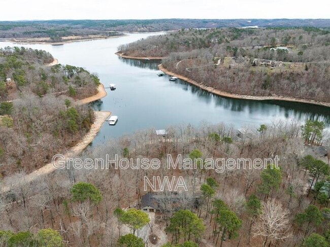 Building Photo - 8984 Falls Hollow Rd