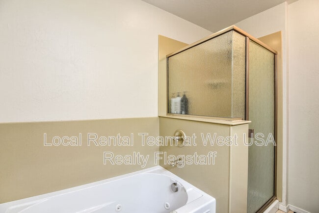 Building Photo - 3716 E Jacamar Dr