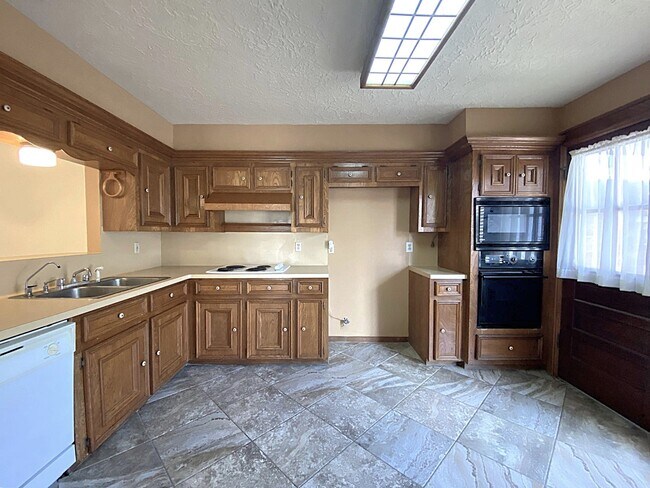 Building Photo - 9515 Hendon Ln