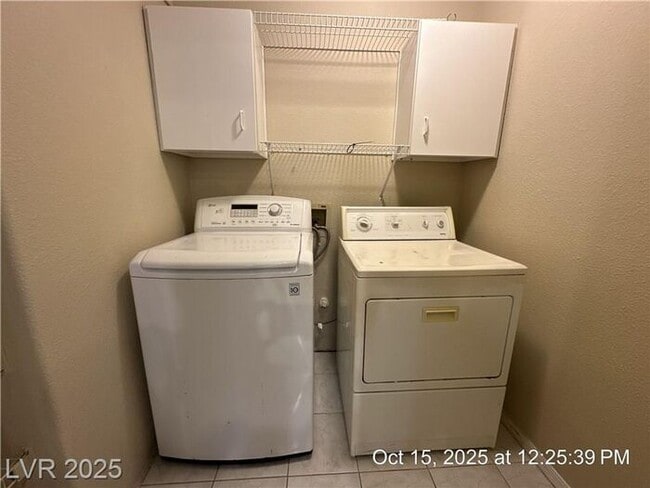 Building Photo - Fantastic Southwest first-floor unit in a ...
