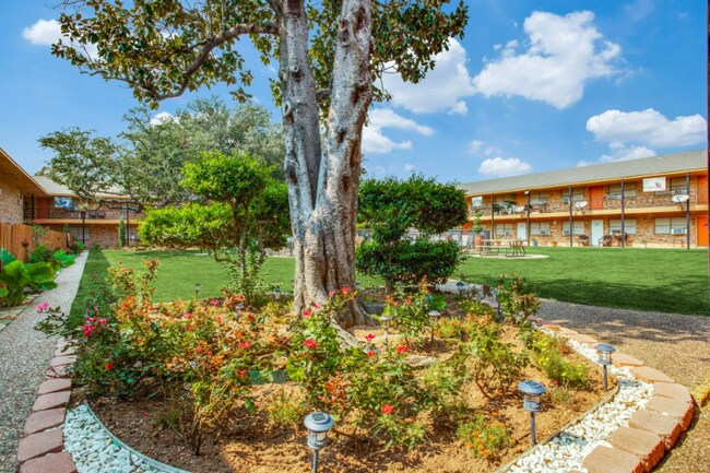 Building Photo - 501 Fuller St