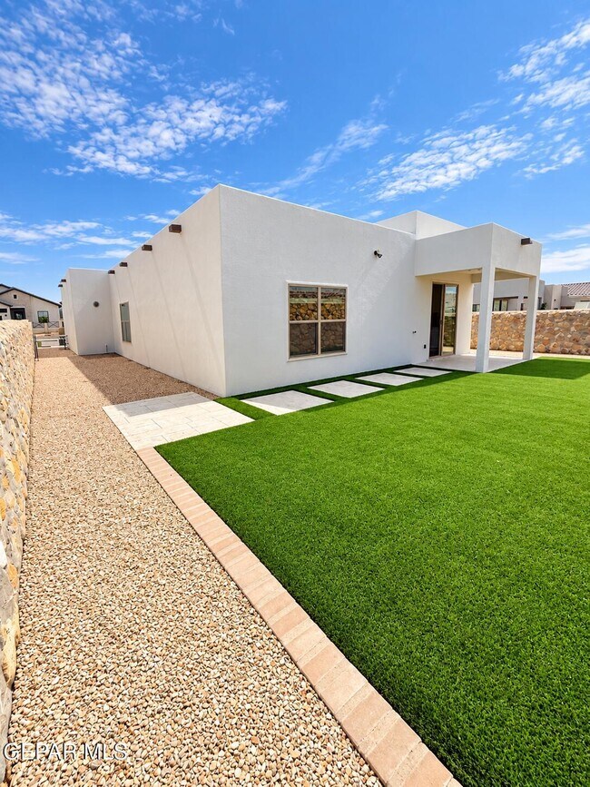 Building Photo - 12633 Middlesbrough Ave