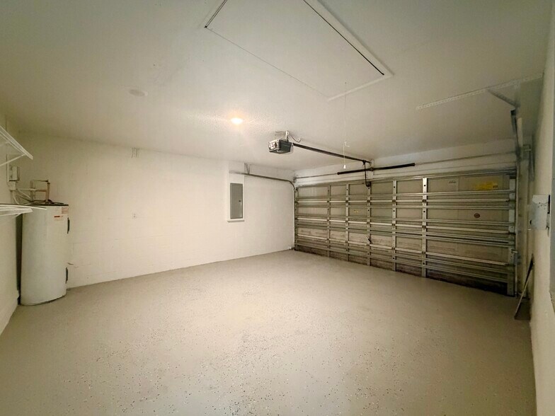 Building Photo - 47 Sawfish Ct