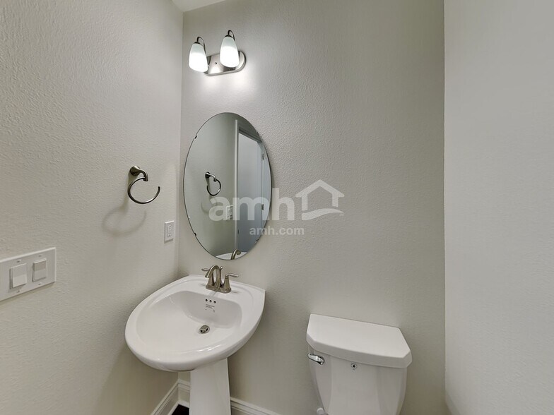 Building Photo - 6126 Little Blf Cir