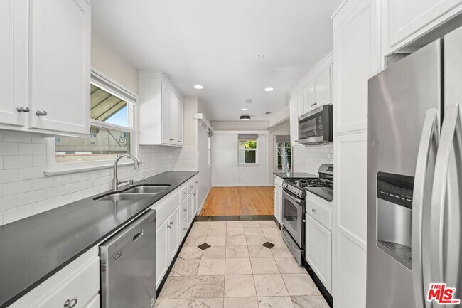 Building Photo - 15328 Vose St