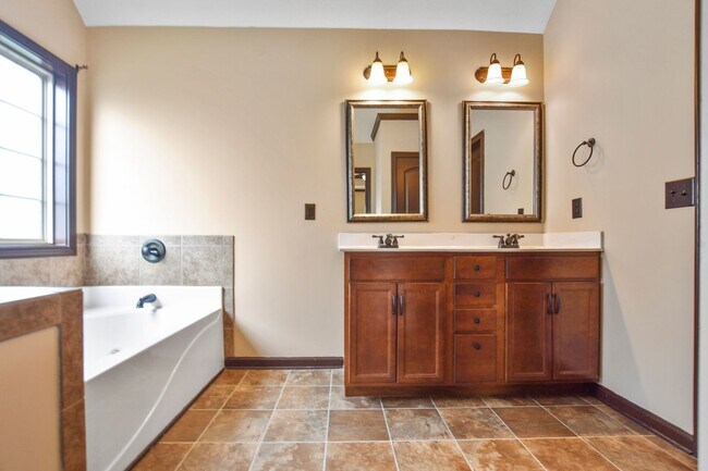 Building Photo - Four Bedroom in Fields of Northmeade!