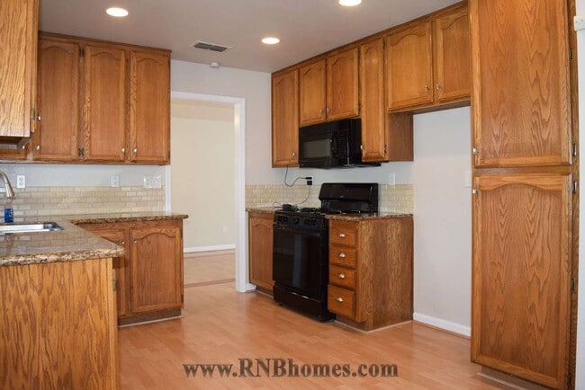 Building Photo - 1024 McRae Way