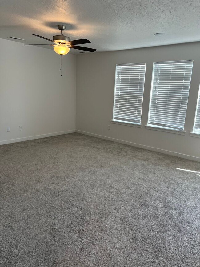 Building Photo - Welcome to this spacious 4 bedroom, 3 bathroom home located in Caldwell, ID.