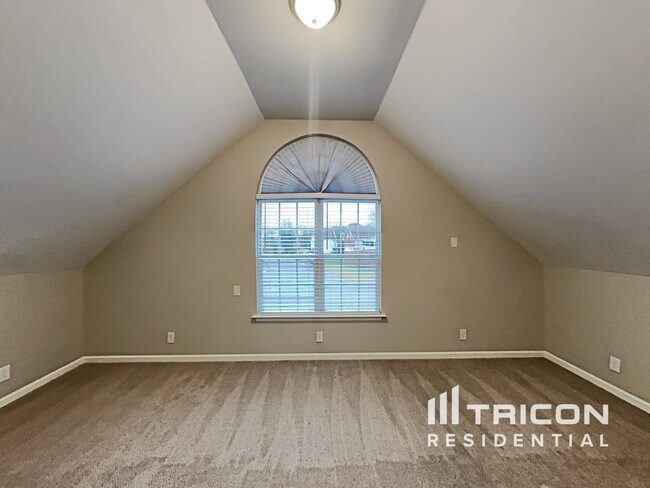 Building Photo - 289 Iris Dr