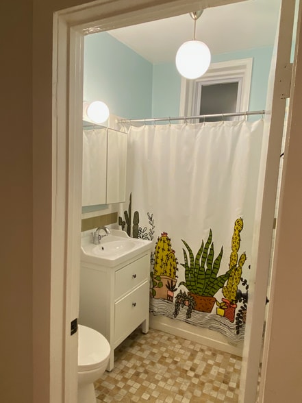 Bathroom - 3314 W Monroe St