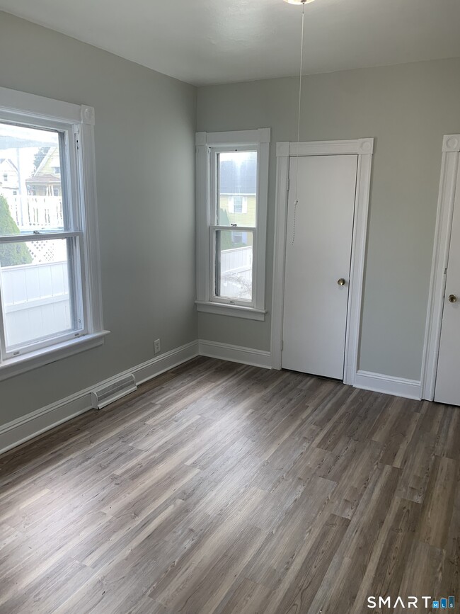 Building Photo - 308 Olivia St