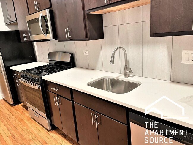 Primary Photo - 4405 N Kimball Ave