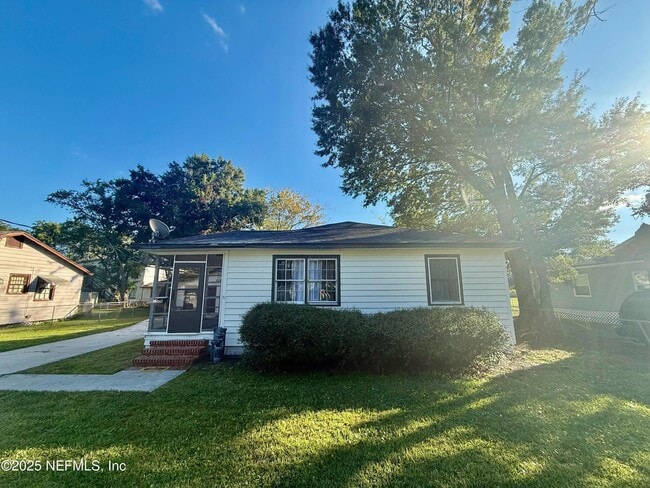 Building Photo - 3526 Hyacinth St
