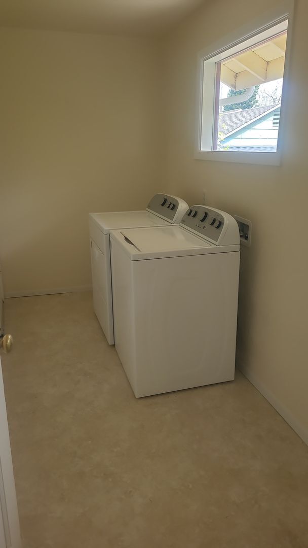 Building Photo - Charming 3BD/1BA located within walking distance to Friendly/College Hill neighborhood Market of ...