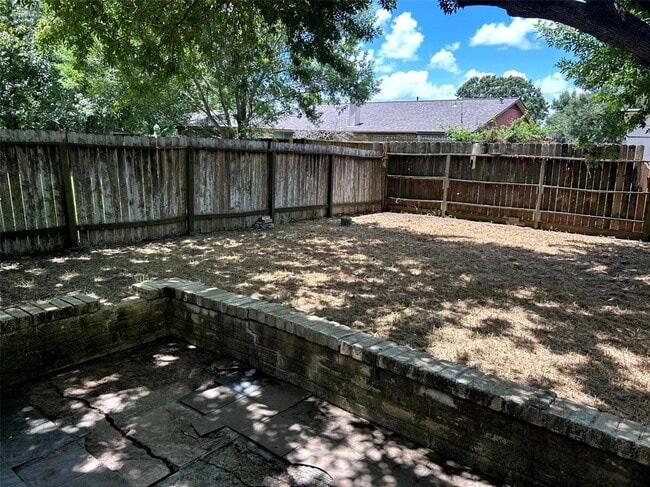 Building Photo - 15906 Blueridge Rd