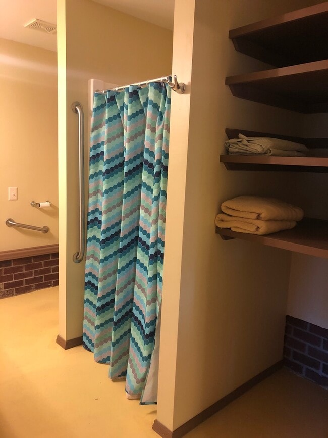 Building Photo - *FULLY FURNISHED* 1 Bedroom, 1 Bathroom Apartment *UTILITIES INCLUDED*