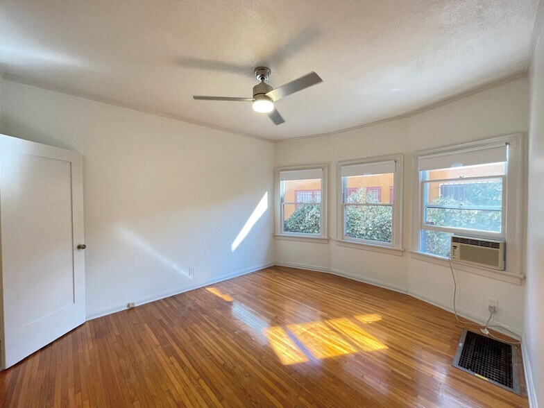 Building Photo - 1035 Meadowbrook Ave