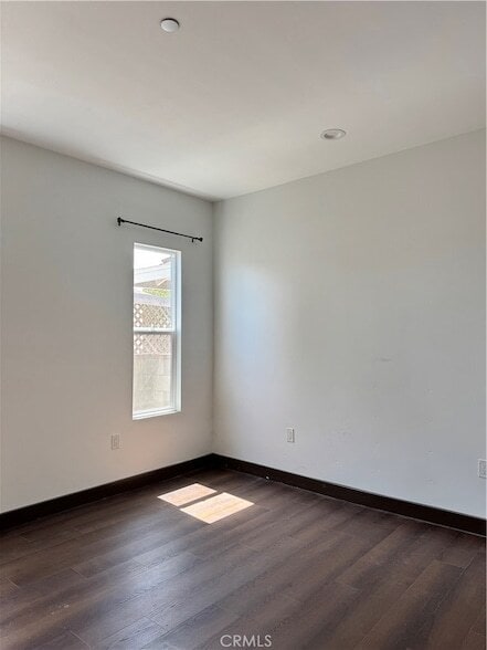 Building Photo - 5830 N Vista St
