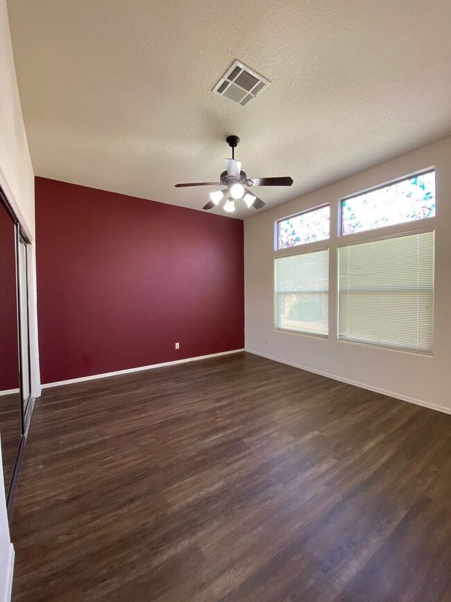 Building Photo - Beautiful 2 Bedroom Del Prado Condominium ...
