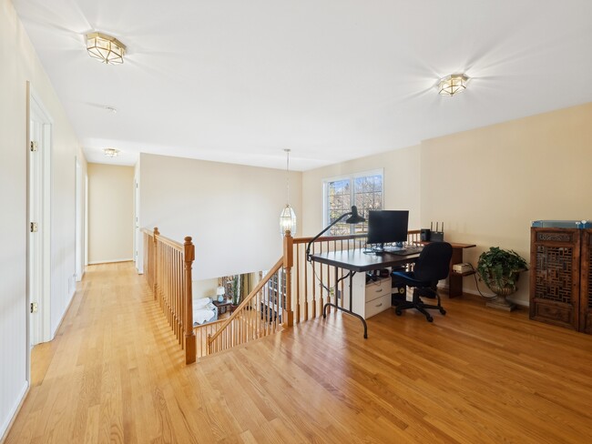 Building Photo - 483 W Falkirk Pl
