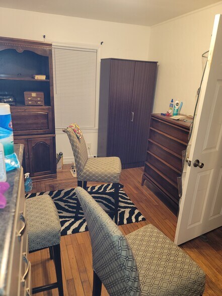 Building Photo - 94 Gill St