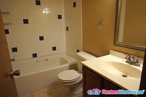 Building Photo - Available 12/1 - wonderful 2 bed, 2 bath t...