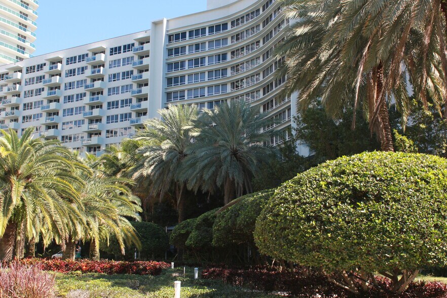 Building Photo - 1500 Bay Rd