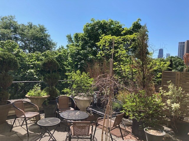Iconic Skyline Private Terrace - 2000 N Lincoln Park W