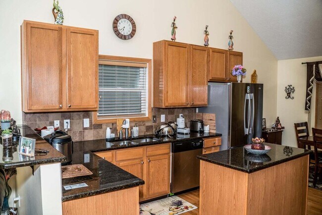 Building Photo - 1664 Boxwood Dr