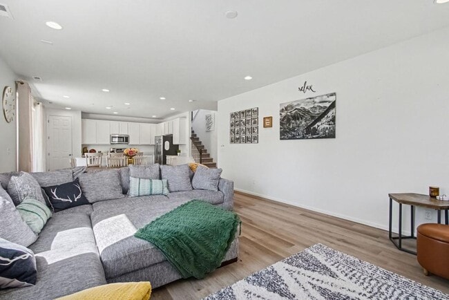 Building Photo - 4230 Satinwood Dr