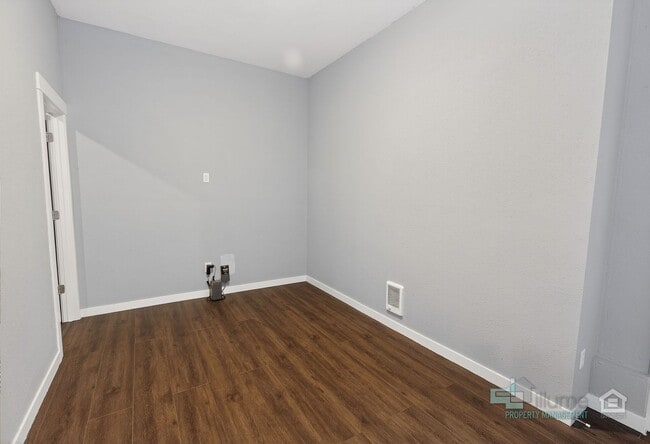 Building Photo - 1-Bed/1-Bath Cozy Living in the Heart of Sandy