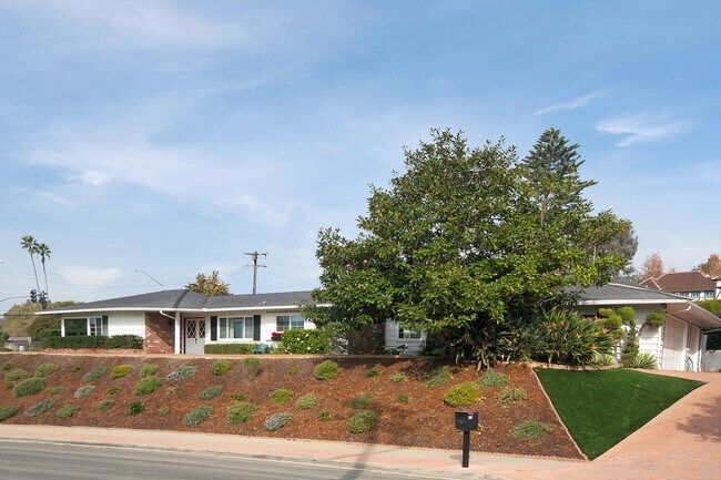 Building Photo - AVAILABLE NOW! STUNNING LA JOLLA 3BD/2.5BA...