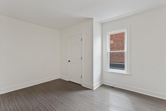 Building Photo - 1020 N George St