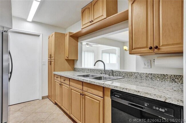 Building Photo - 4924 Sheridan St