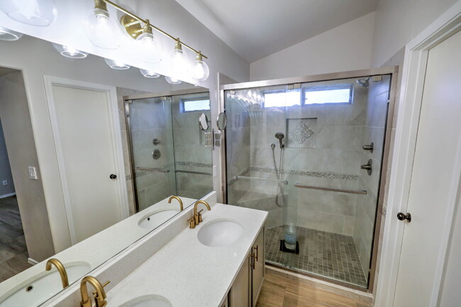 Building Photo - Smart East Side 3 Bedroom Home with EV cha...