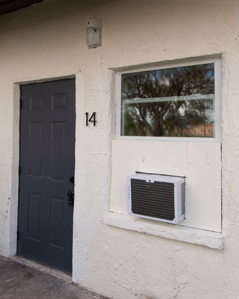 Building Photo - 916 S Verona Ave