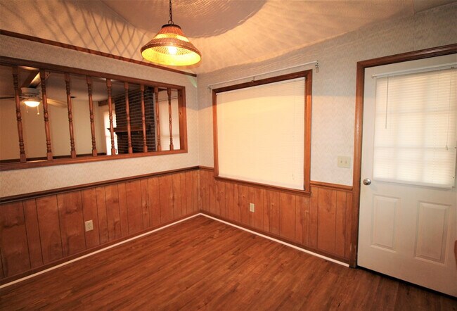 Building Photo - 60 Crowndale Ct