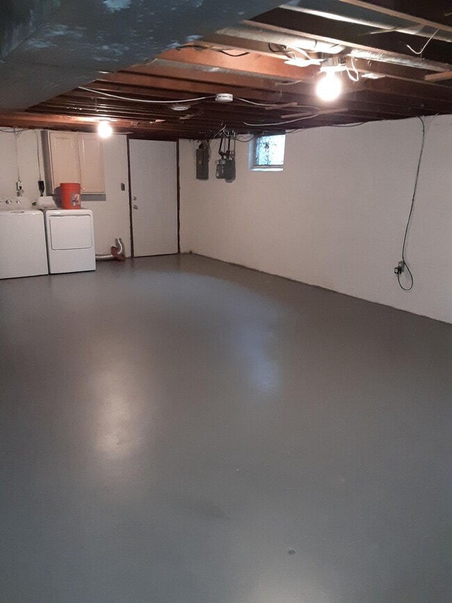 Building Photo - 716 Chesapeake Dr