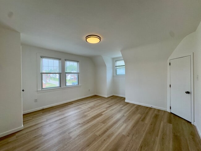 Building Photo - 1108 Elm Ridge Ave