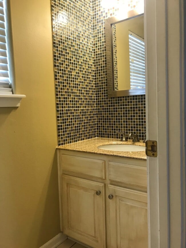 Building Photo - 24 Country Village Cir