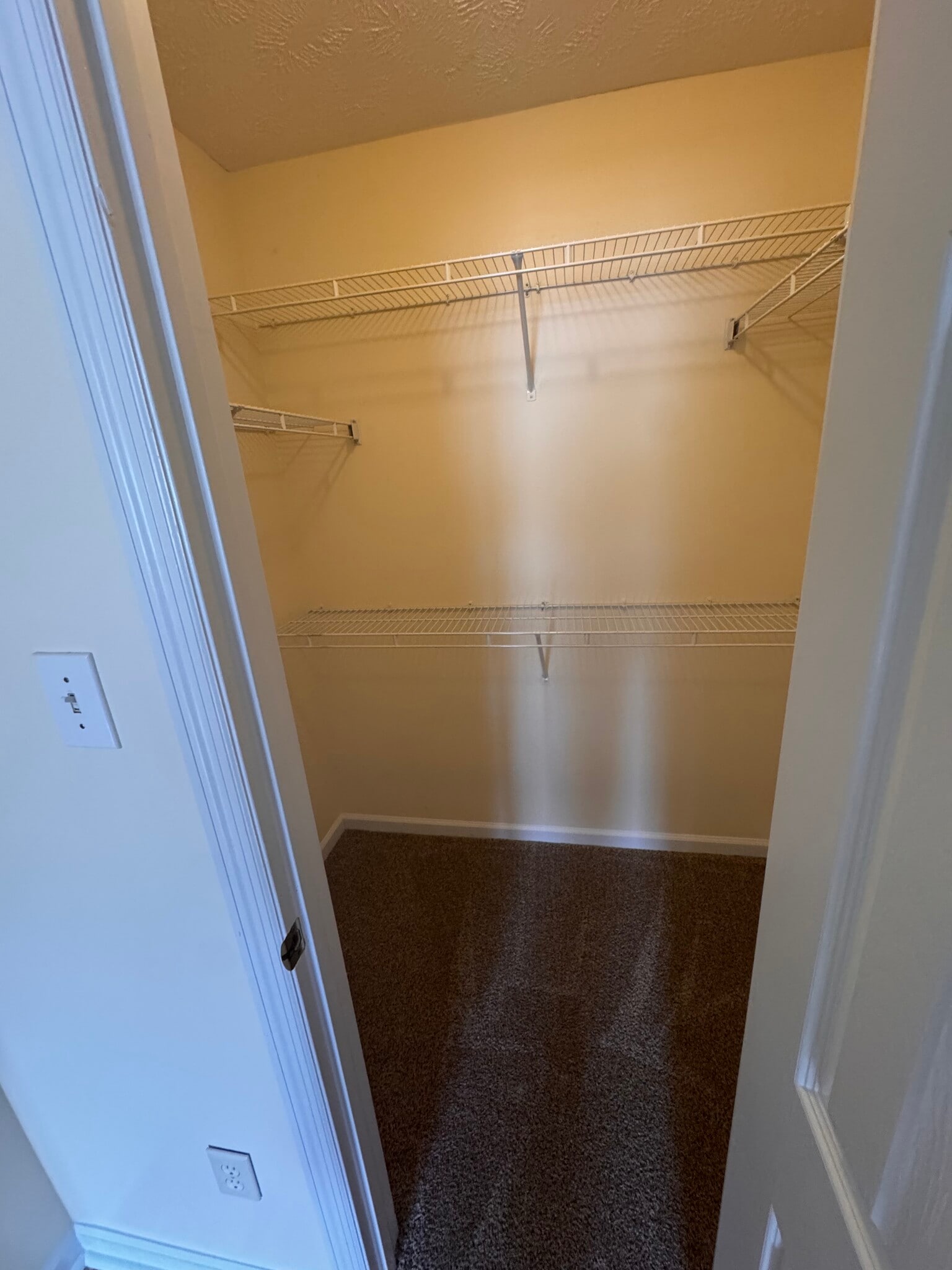 Building Photo - 885 Ridge Rd