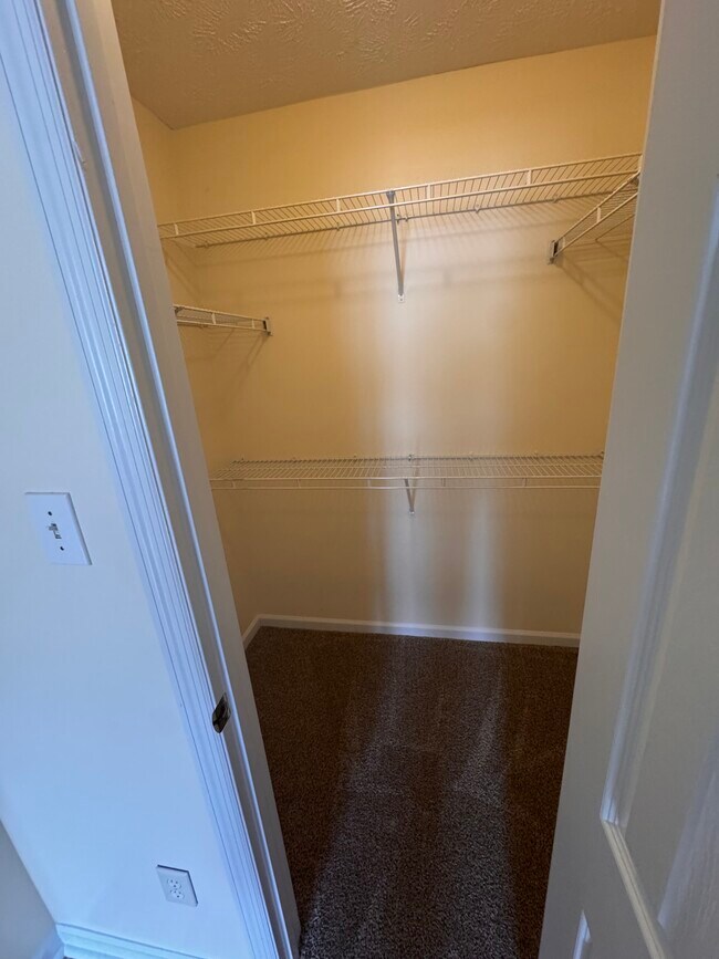 Building Photo - 885 Ridge Rd