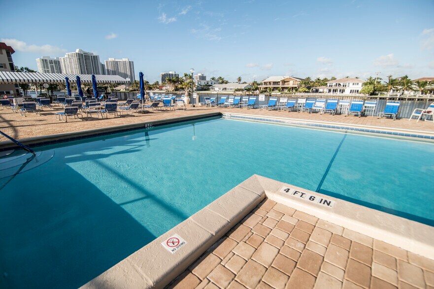 Building Photo - 2017 S Ocean Dr