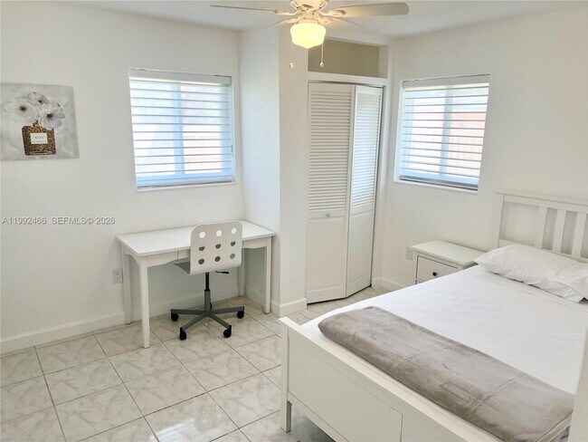 Building Photo - 6301 SW 59th Pl