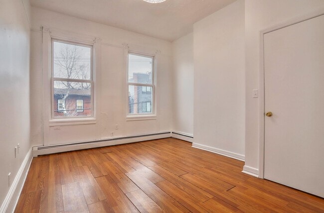 Building Photo - 119 Zabriskie St