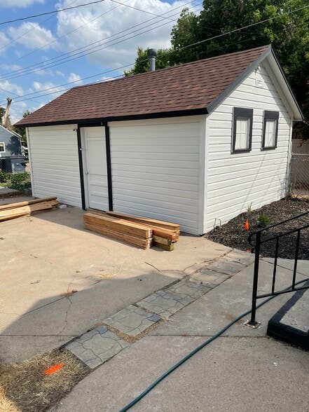 Privacy fence being put up. - 413 W C St