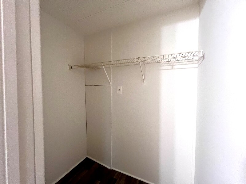 Building Photo - 413 Elm Ln