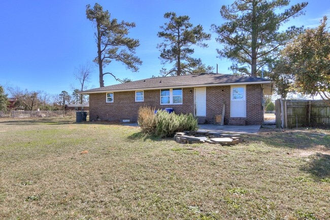 Building Photo - Charming 3-Bedroom, 2-Bath Home on a Corner Lot with Spacious Backyard