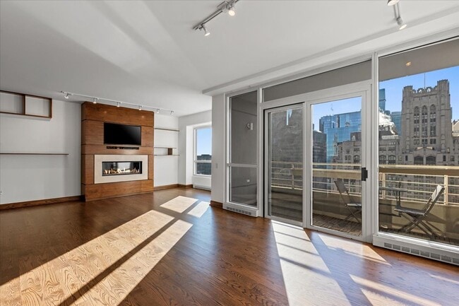 Building Photo - 250 E Pearson St